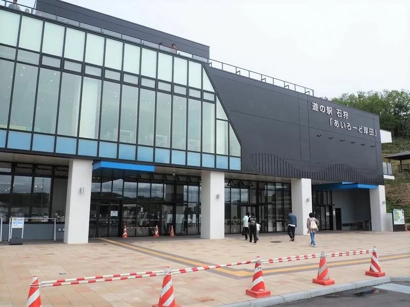 戸田記念墓地公園の桜 道の駅「アイロード熱田」