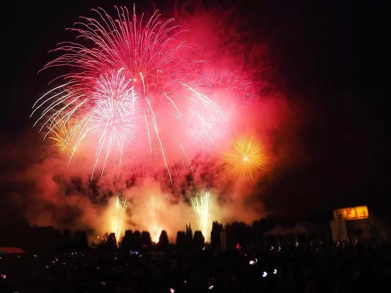 赤平火祭り　赤平っぽい打ち上げ花火（赤系）