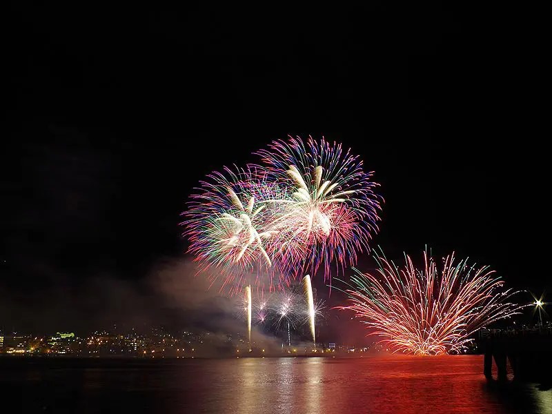 函館港 花火大会　花火の様子2
