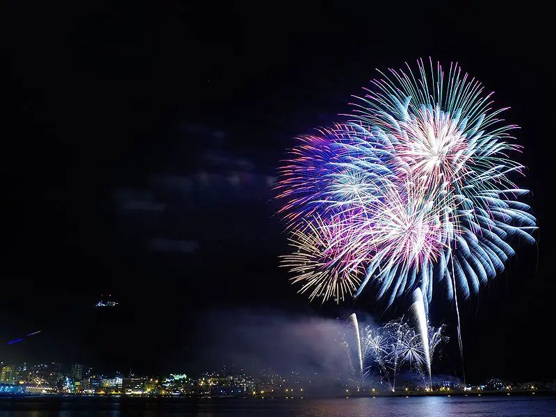 函館港花火大会　花火の様子3