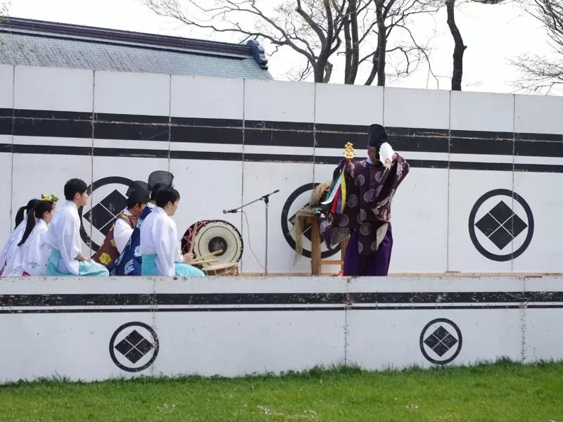 松前城の桜　桜祭りのイベントの様子