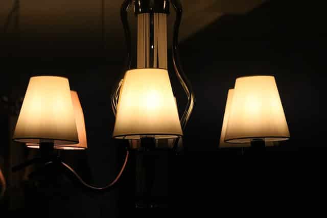 Duree De Vie Des Ampoules Soignez Vos Lampes La Debrouille