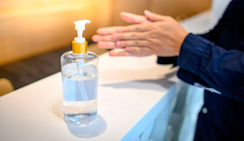 Le Manque De Gel Hydro Alcoolique Et De Bavettes Est Du A La