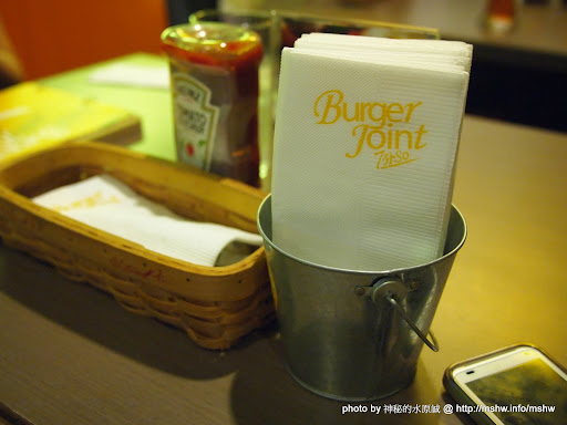 【食記】台中Burger Joint 7分So美式廚房華美店@西區捷運BRT科博館 : 七分熟的獨特風味!! 區域 台中市 捷運美食MRT&BRT 排餐 早餐 早點類 晚餐 漢堡 燒烤/燒肉 美式 西區 輕食 飲食/食記/吃吃喝喝
