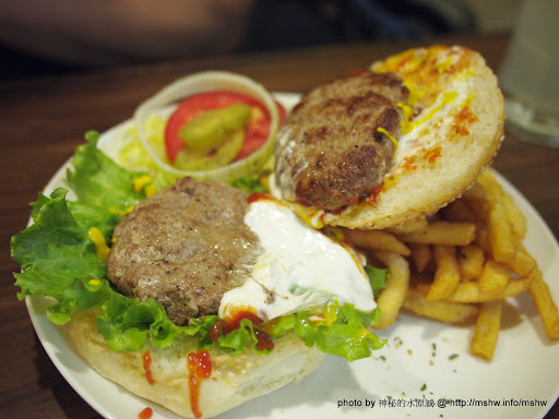 蘇打最高! ~ 台中"夏威夷51 美式餐廳 Hawaii 51 corner restaurant & bar" 北區 區域 台中市 排餐 漢堡 美式 速食 飲食/食記/吃吃喝喝