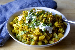 spiced cauliflower and potatoes (aloo gobi)