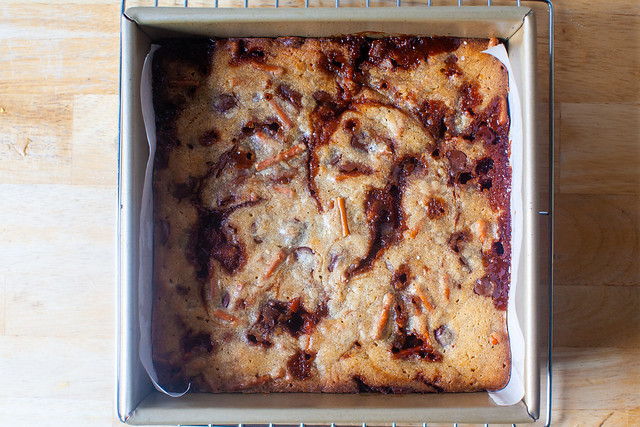 caramel pretzel blondies (care package blondies)