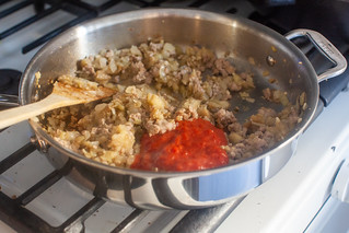 add sauce to the filling