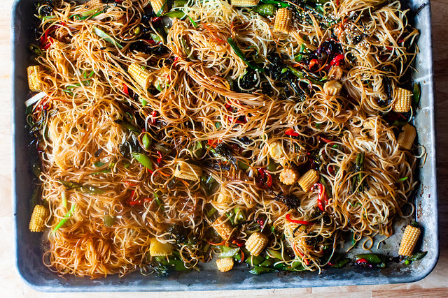 sheet pan chow mein