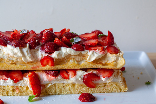 strawberry brita cake-09