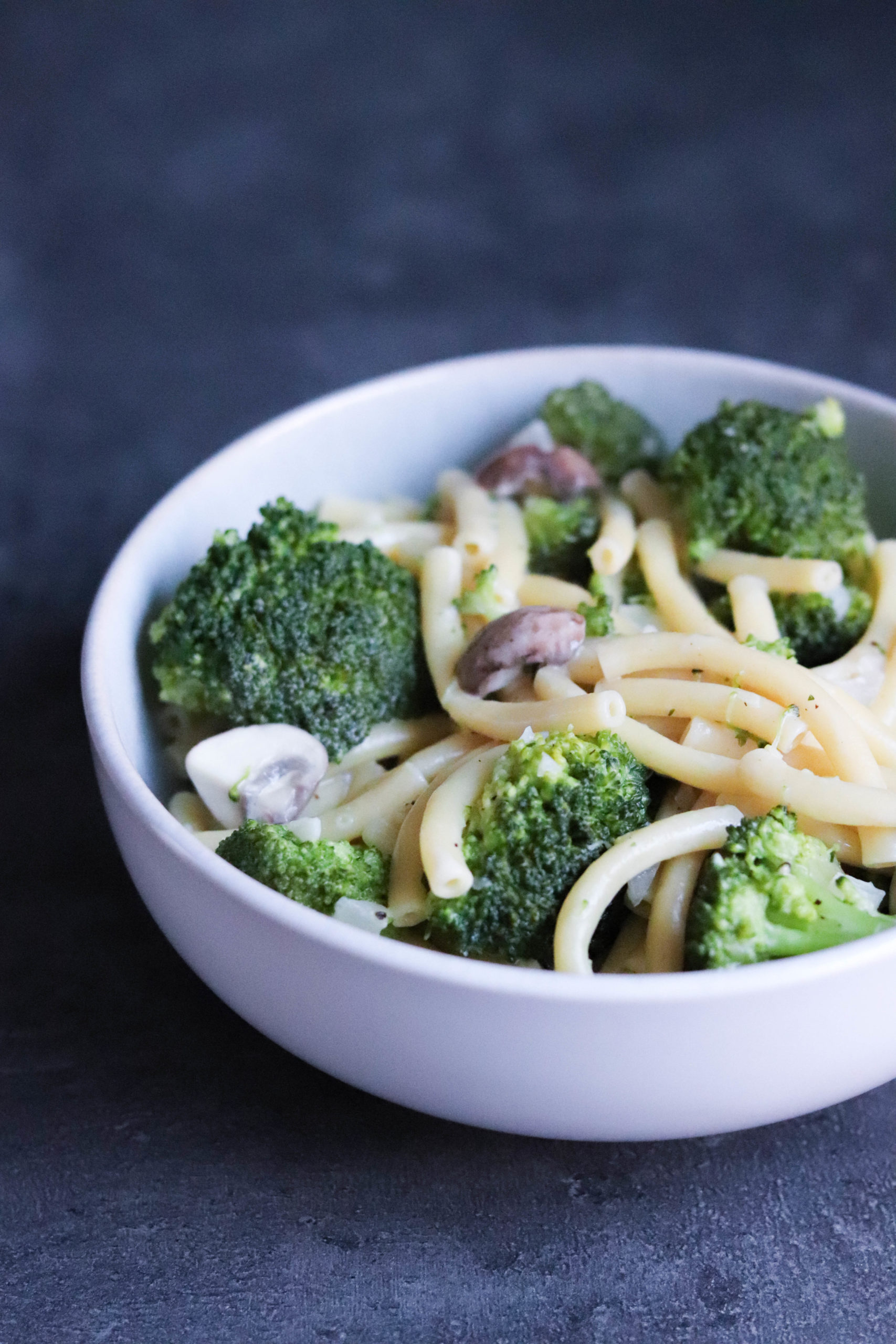 Pasta Mit Cremiger Brokkoli Champignon Sahne Sosse Liveandlaughagain