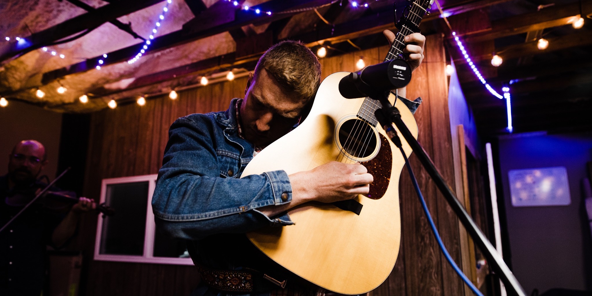 Tyler Childers Announces 2023 Send In The Hounds Tour With Charley Crockett Marcus King More