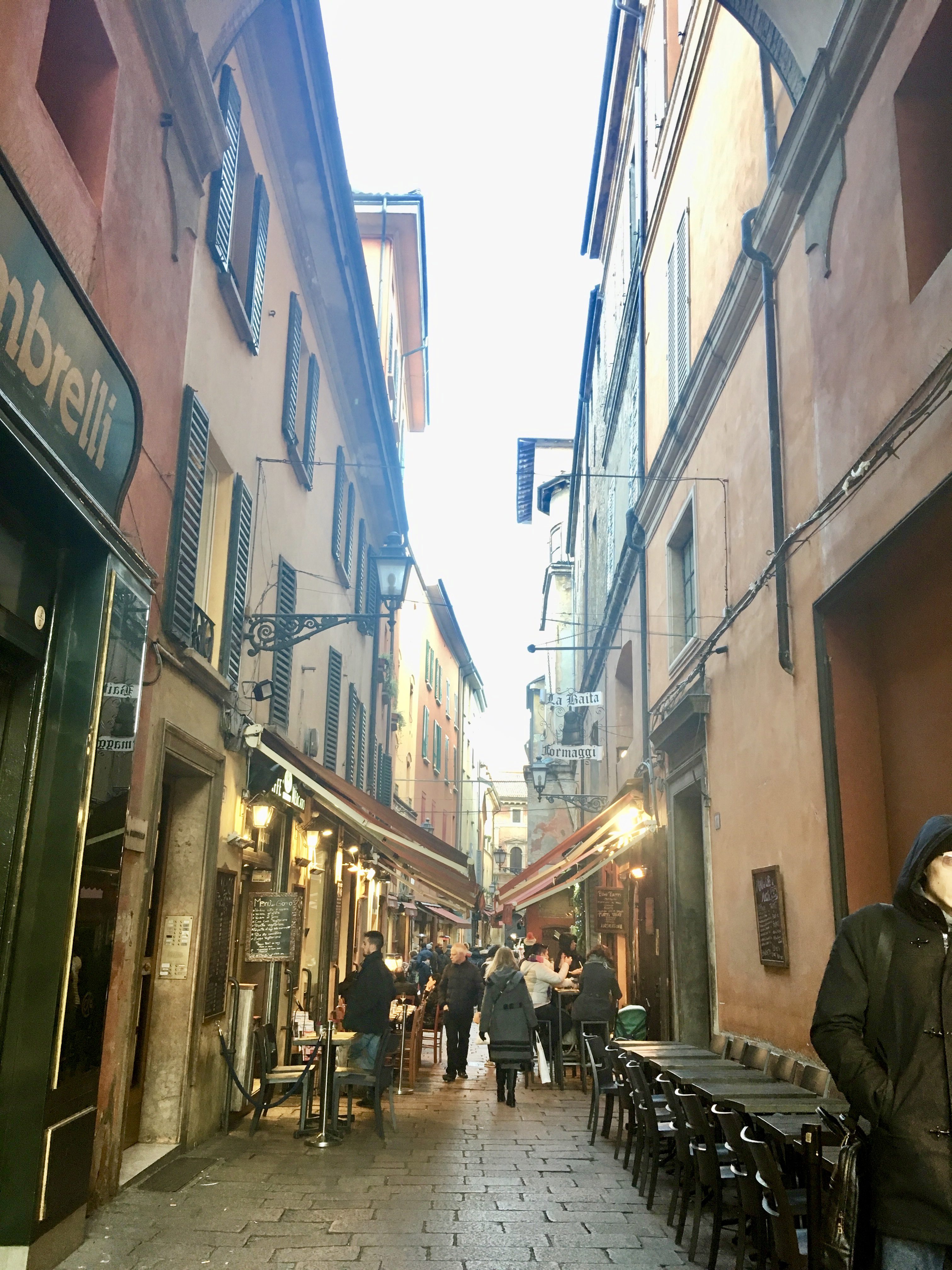 Bologna S Foodie Street Via Delle Pescherie Vecchie