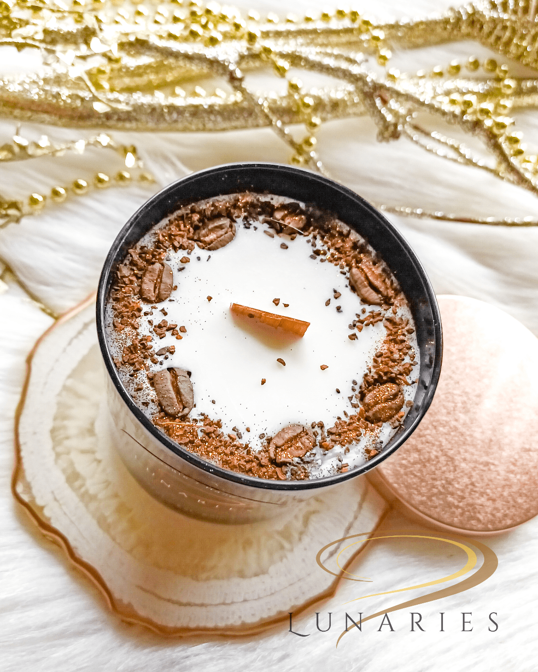 Espresso Café soy candle in a black glossy tumbler jar, featuring a wooden wick and decorated with real coffee beans and brown herbal botanicals.