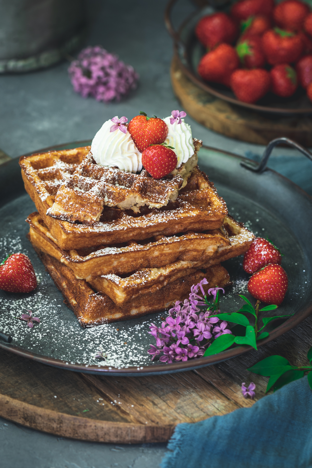 Waffeln Mit Sahne Und Fruchten Glutenfrei Und Laktosefrei Man N Isst Glutenfrei