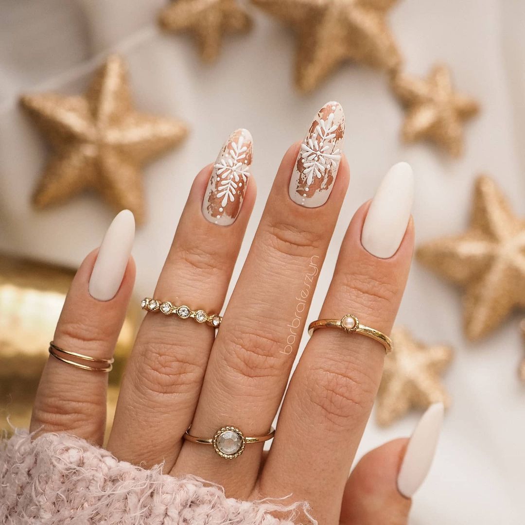 25 Cute And Festive Christmas Nail Ideas To Try This Year May The Ray