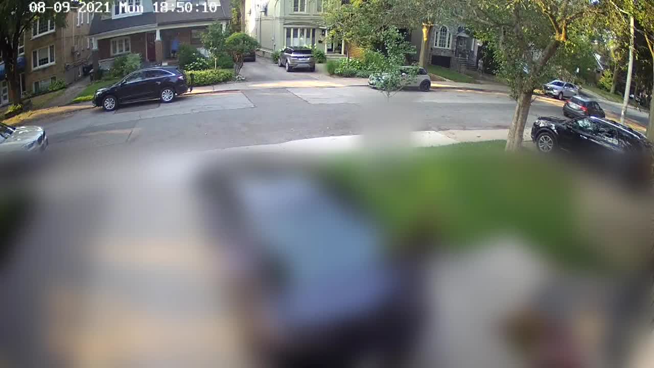Video Appears To Show Suspect Stealing Suv Of Man Delivering Berries In Toronto Toronto Globalnews Ca