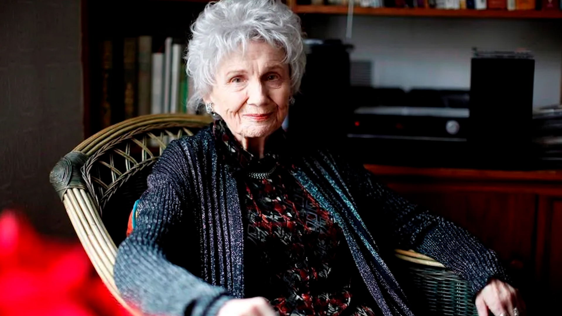 Click to play video: 'Canadian author, Nobel Prize winner Alice Munro dies at 92'