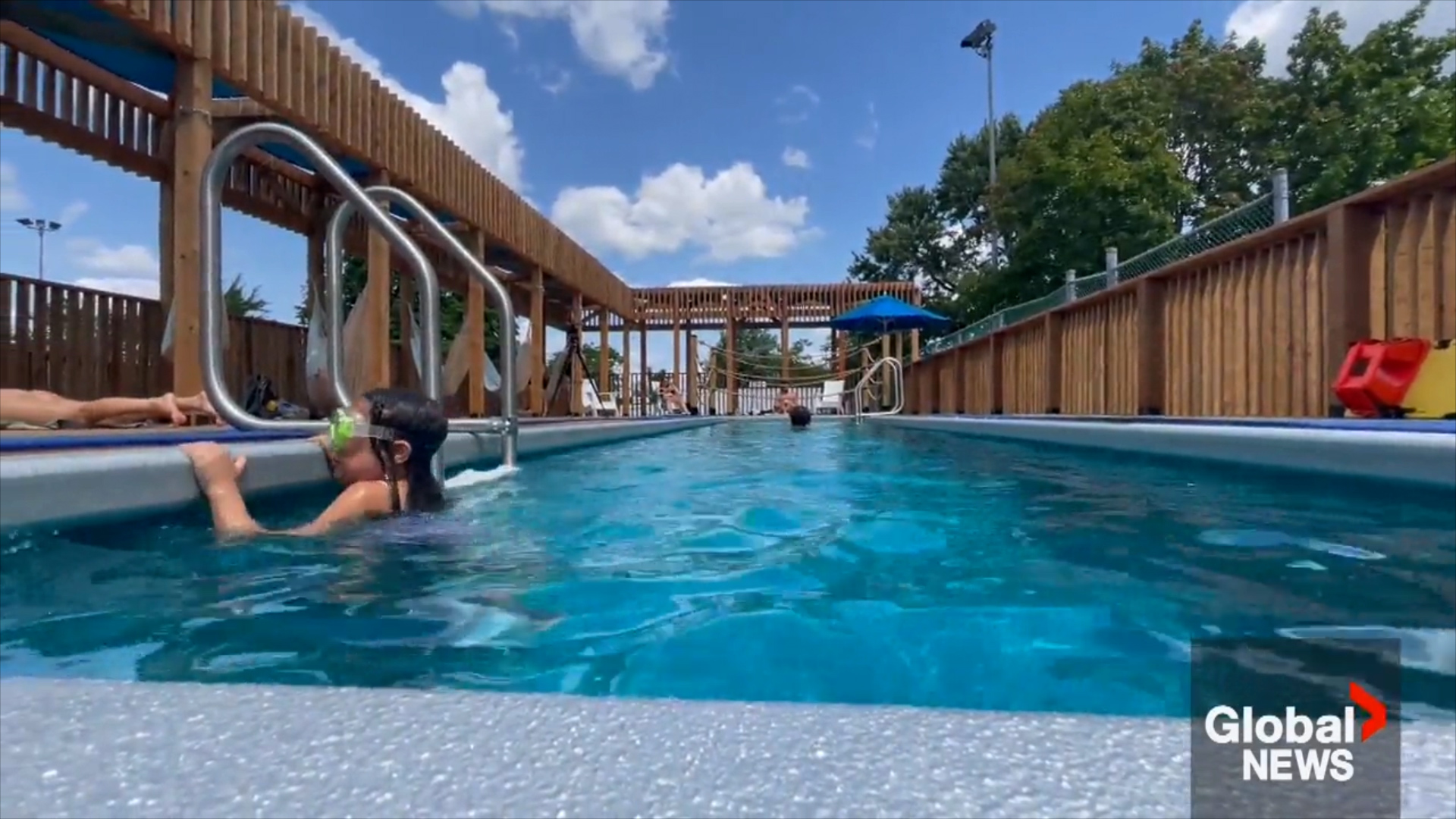 Click to play video 'A first-of-its kind outdoor pool arrives in downtown Montreal'