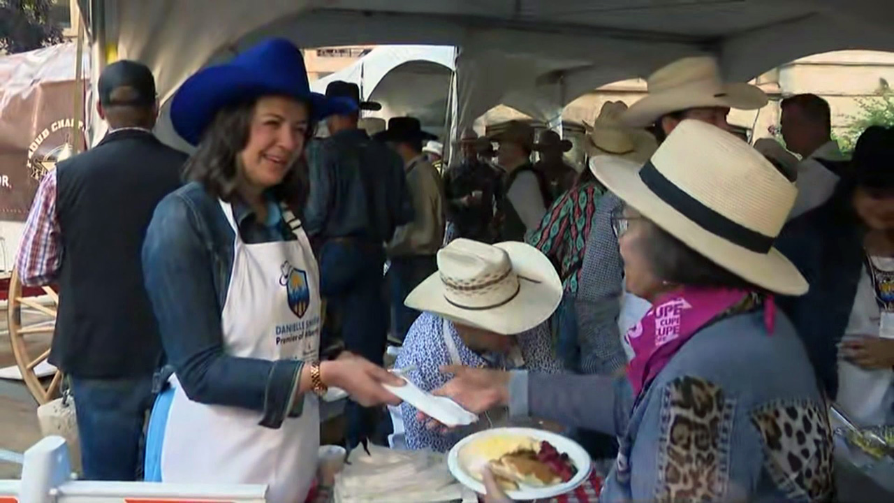 Click to play video: 'Danielle Smith hosts annual Premier’s Breakfast during Calgary Stampede'