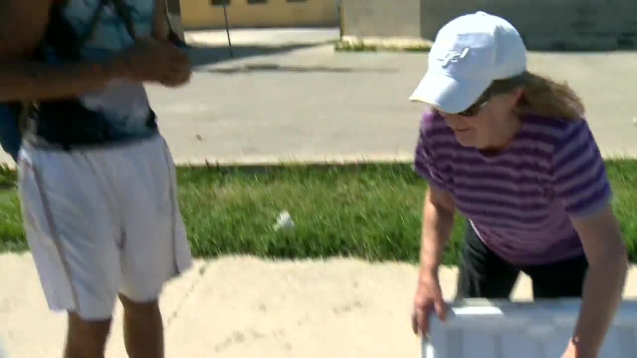 Click to play video: 'Main Street Project in desperate need of bottled water for Winnipeg’s vulnerable'