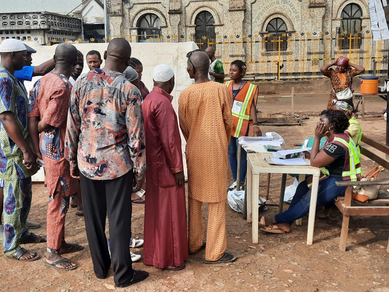 9:22am: Voters line up for accreditation at Itanla/Itumekun PU, Aga/Ijimu Ward, Ikorodu  Lagos. Picture used to illustrate the story