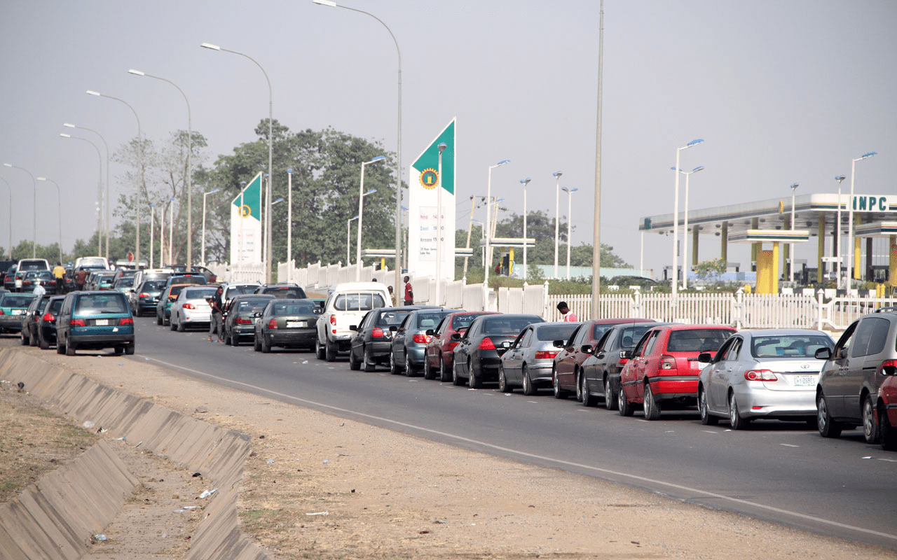 Fuel queues at NNPC station