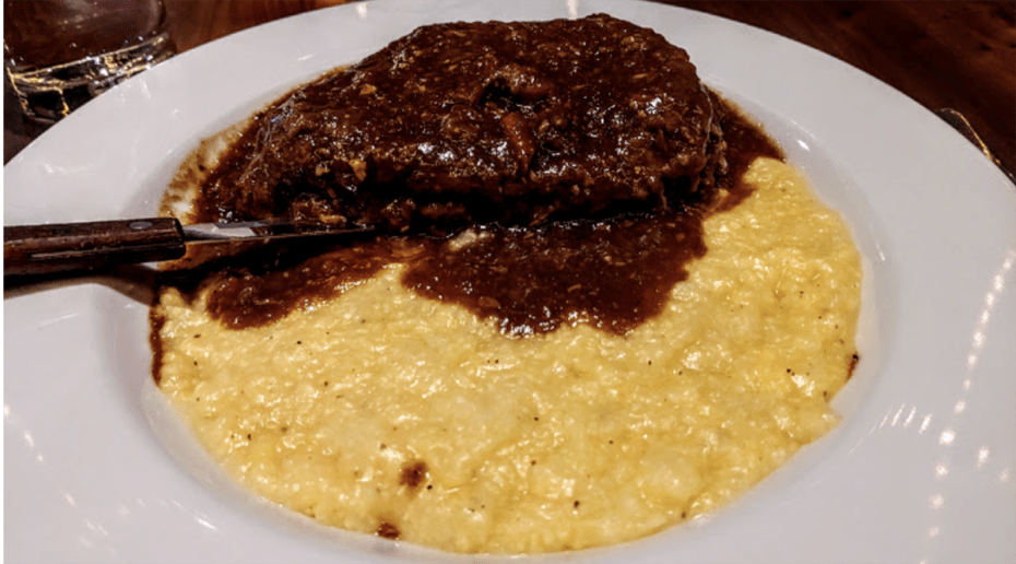 A plate with mashed potatoes and gravy on it.