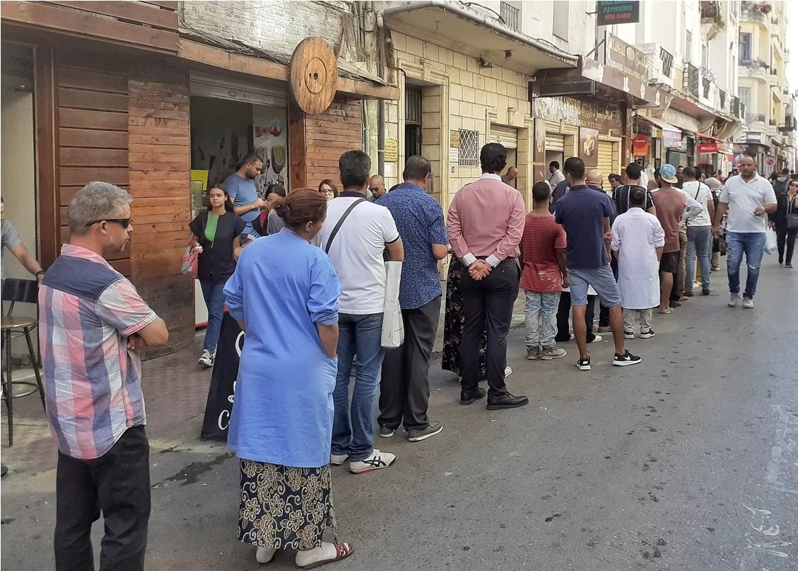 حتى يكون الخبز فعلاً خطا أحمر لكلّ التونسيين.. حتى يكون الخبز فعلاً خطا أحمر لكلّ التونسيين..