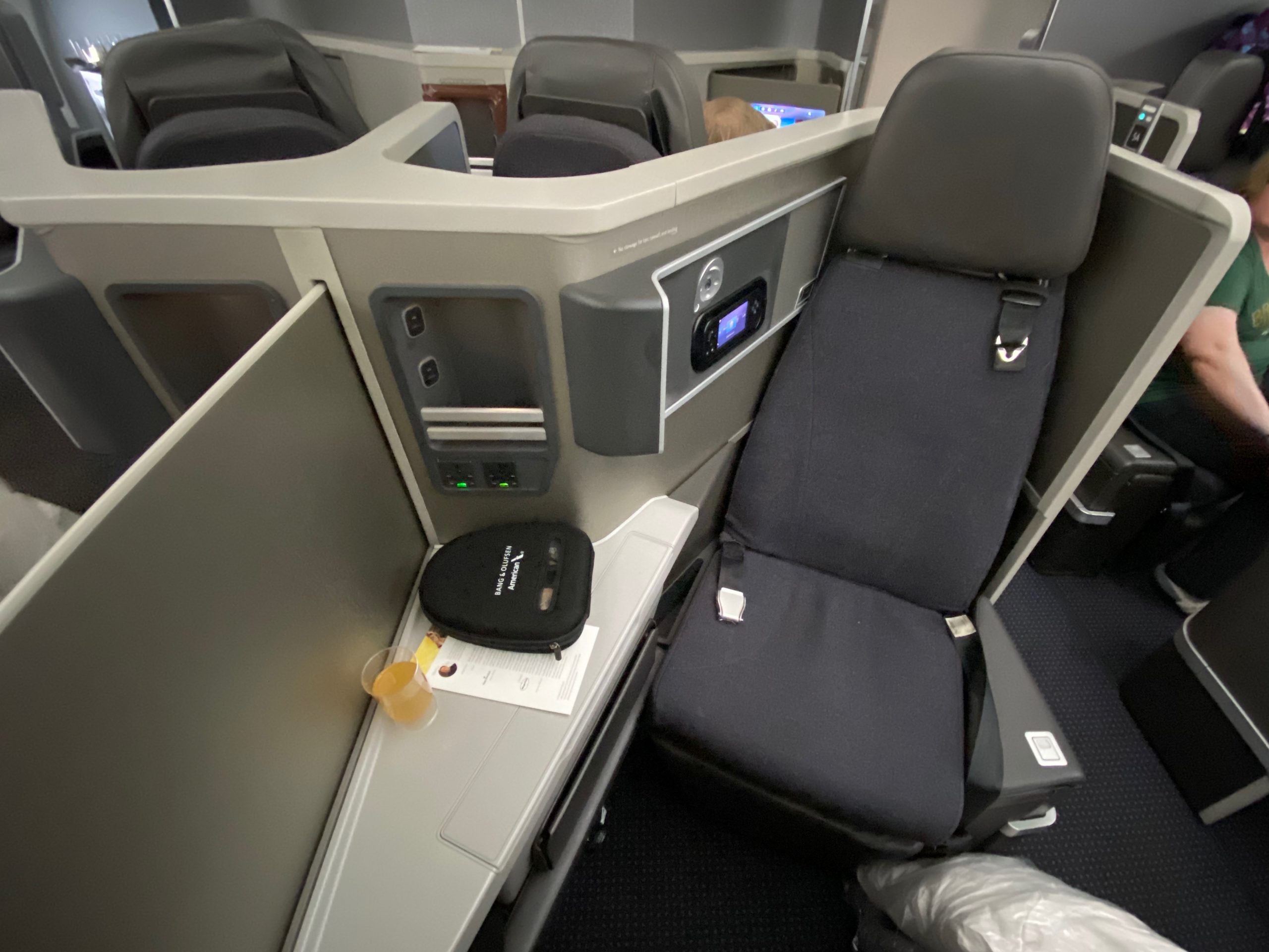 Review American Airlines First Class 787 800 Chicago To Honolulu Moore With Miles