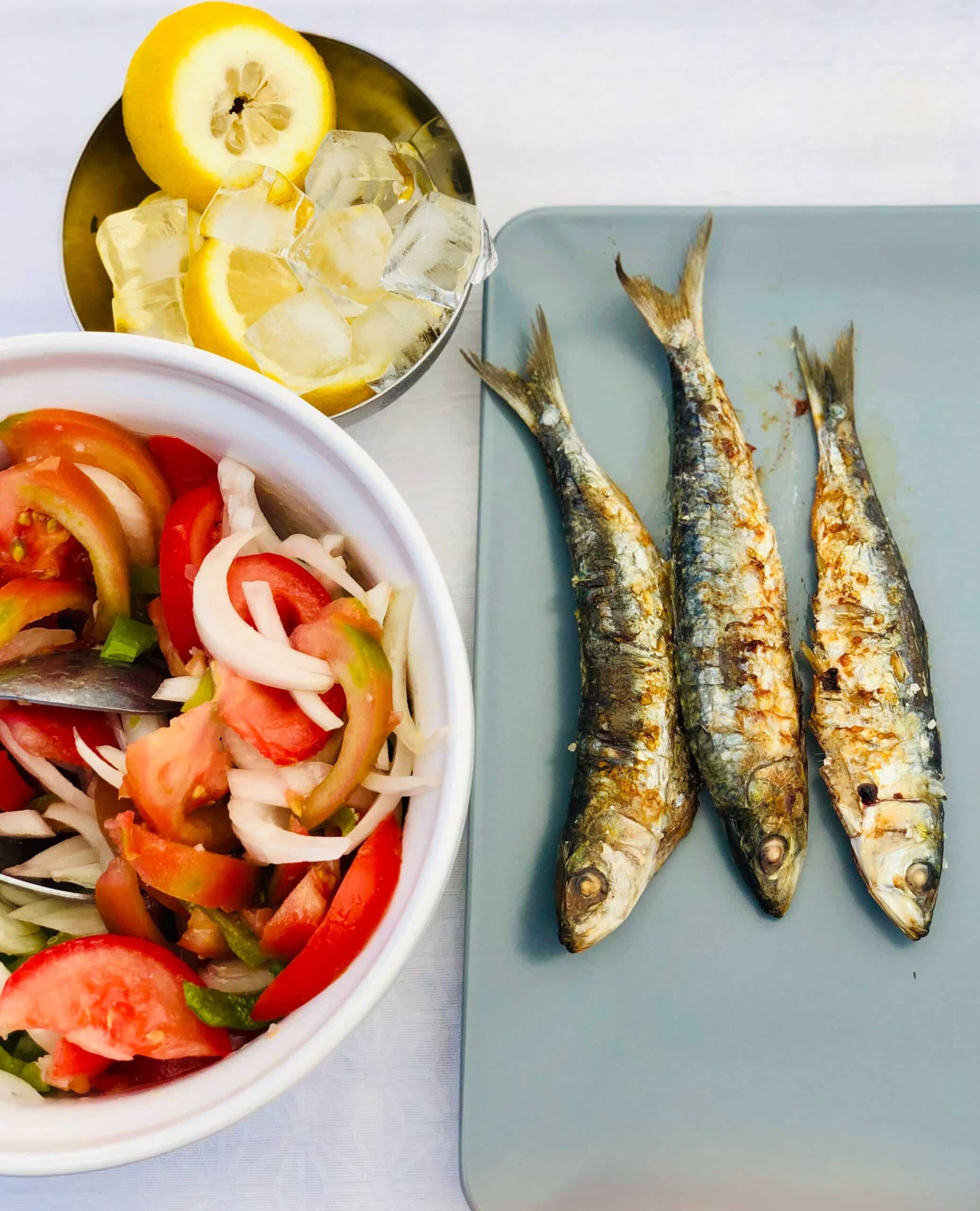 Sardine and salad with lemon