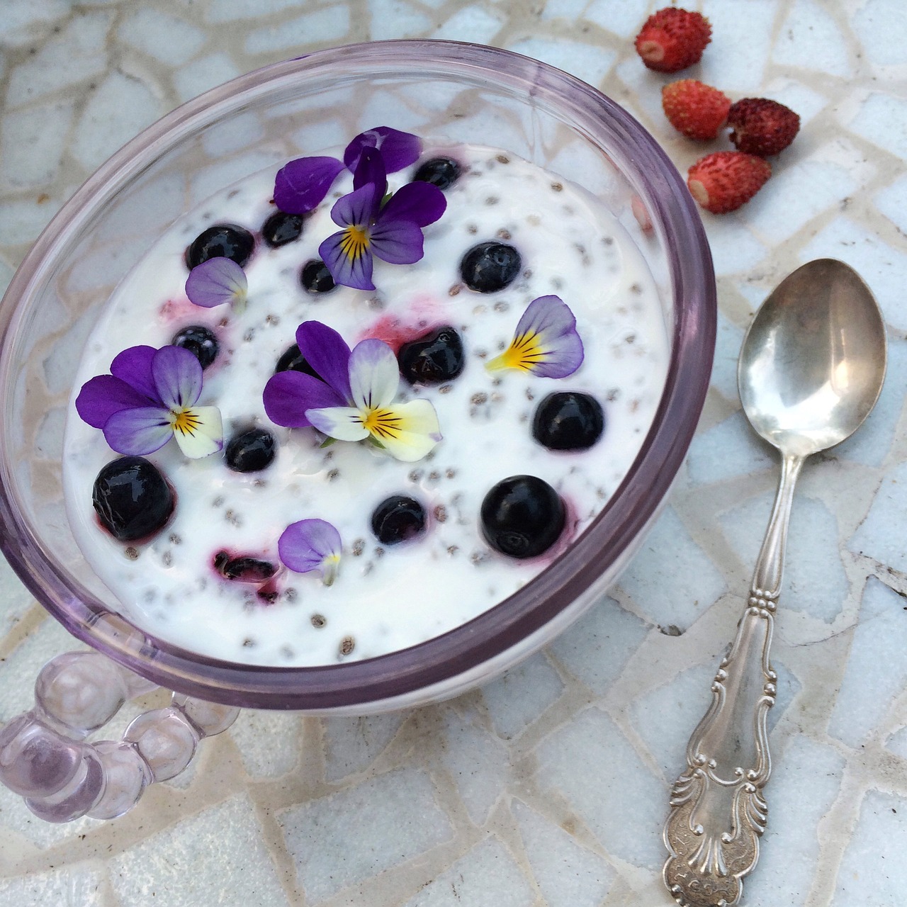 Breakfast, health, snack-discover how chia seeds can help restore balance to your gut, from constipation to diarrhea. Find out the benefits of this superfood!