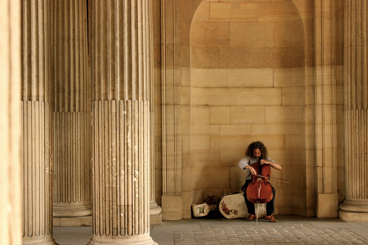 Paris, street artist, cello-identify your talents