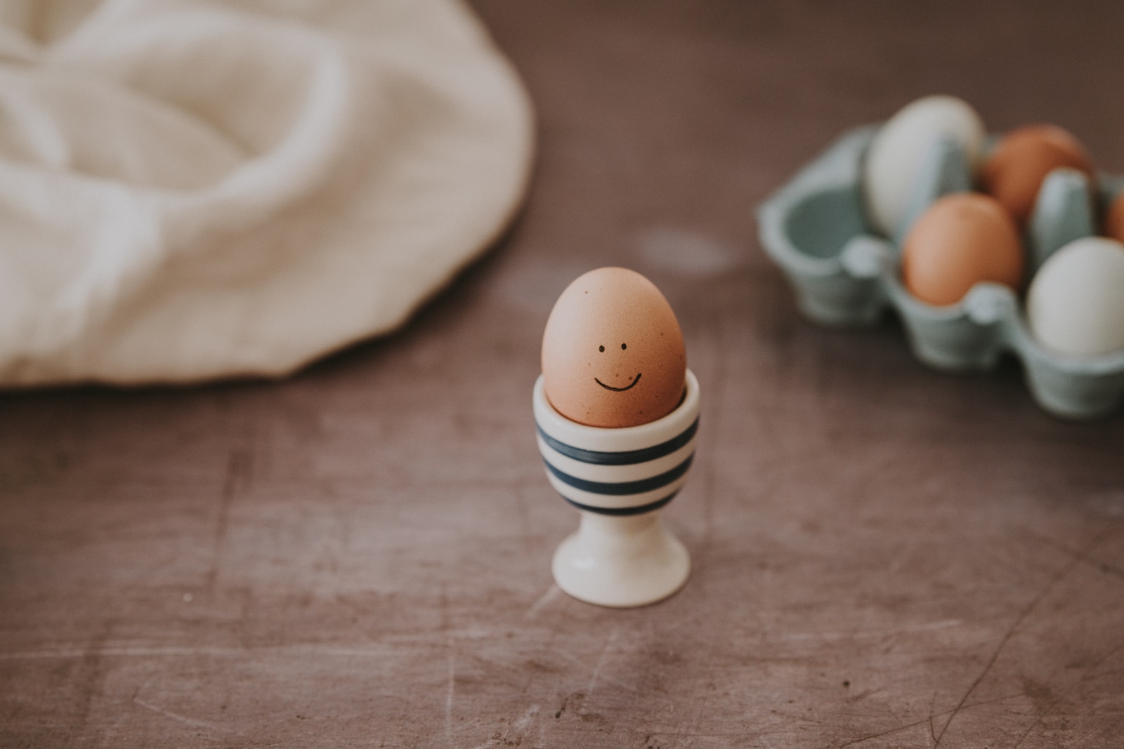 Selective focus photography of brown egg-why you're suddenly craving eggs