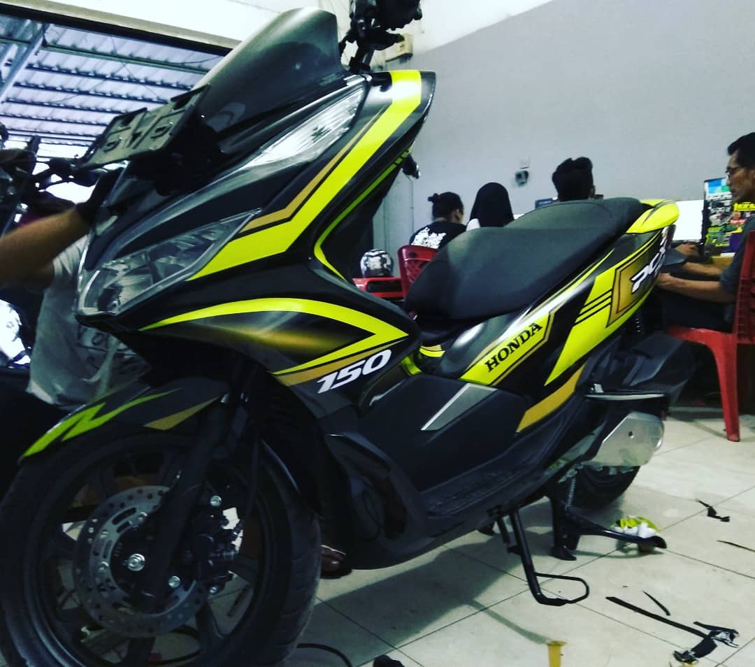 Modifikasi Motor Pcx Warna Hitam rosaemente com Modifikasi Motor Pcx Warna Hitam rosaemente com