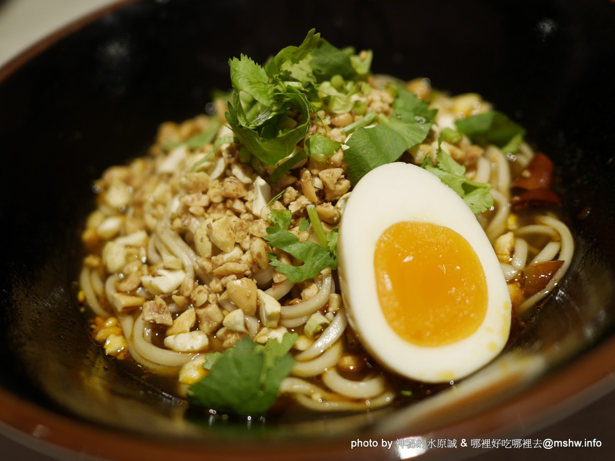 【食記】台中初川食堂麵食館 Hot&Spicy Noodle from Szechwan@西區草悟道 : 不麻不爽氣,不辣不革命? 同樣號稱味在四川, 水準可是大大不同... 中式 區域 午餐 台中市 牛肉麵 西區 飲食/食記/吃吃喝喝 麵食類 麻辣
