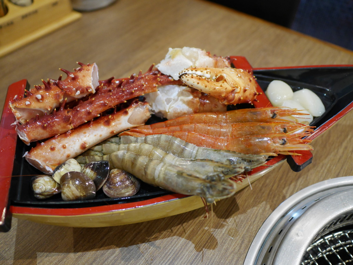 【食記】嘉義燒肉.好客燒烤&啤酒-嘉義秀泰店@西區秀泰廣場&文化路夜市 : 高CP值SEAFOOD吃到飽, 嘉義燒肉界的未來就靠你了 下午茶 冰品 冰淇淋 區域 午餐 吃到飽 和牛 嘉義市 嘉義縣 日式 晚餐 海鮮 燒烤/燒肉 牛排 西區 豬排 雞排 飲食/食記/吃吃喝喝