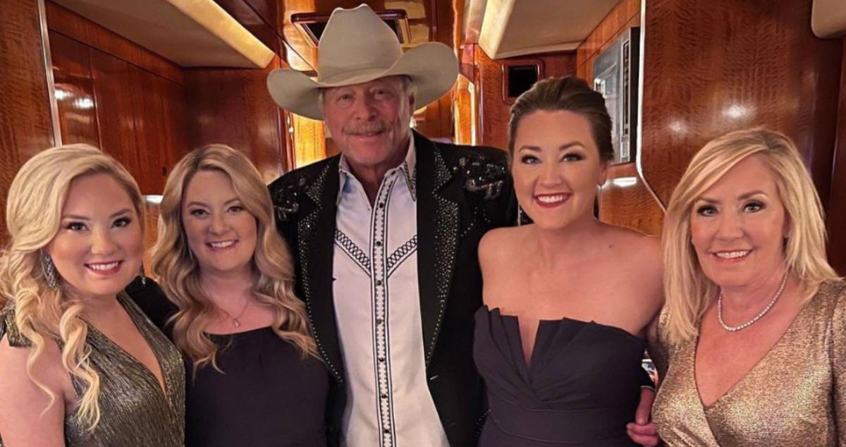 See Photos Of Alan Jackson S Magical Night With His Wife Three Daughters At The 2022 Cma Awards Music Mayhem Magazine