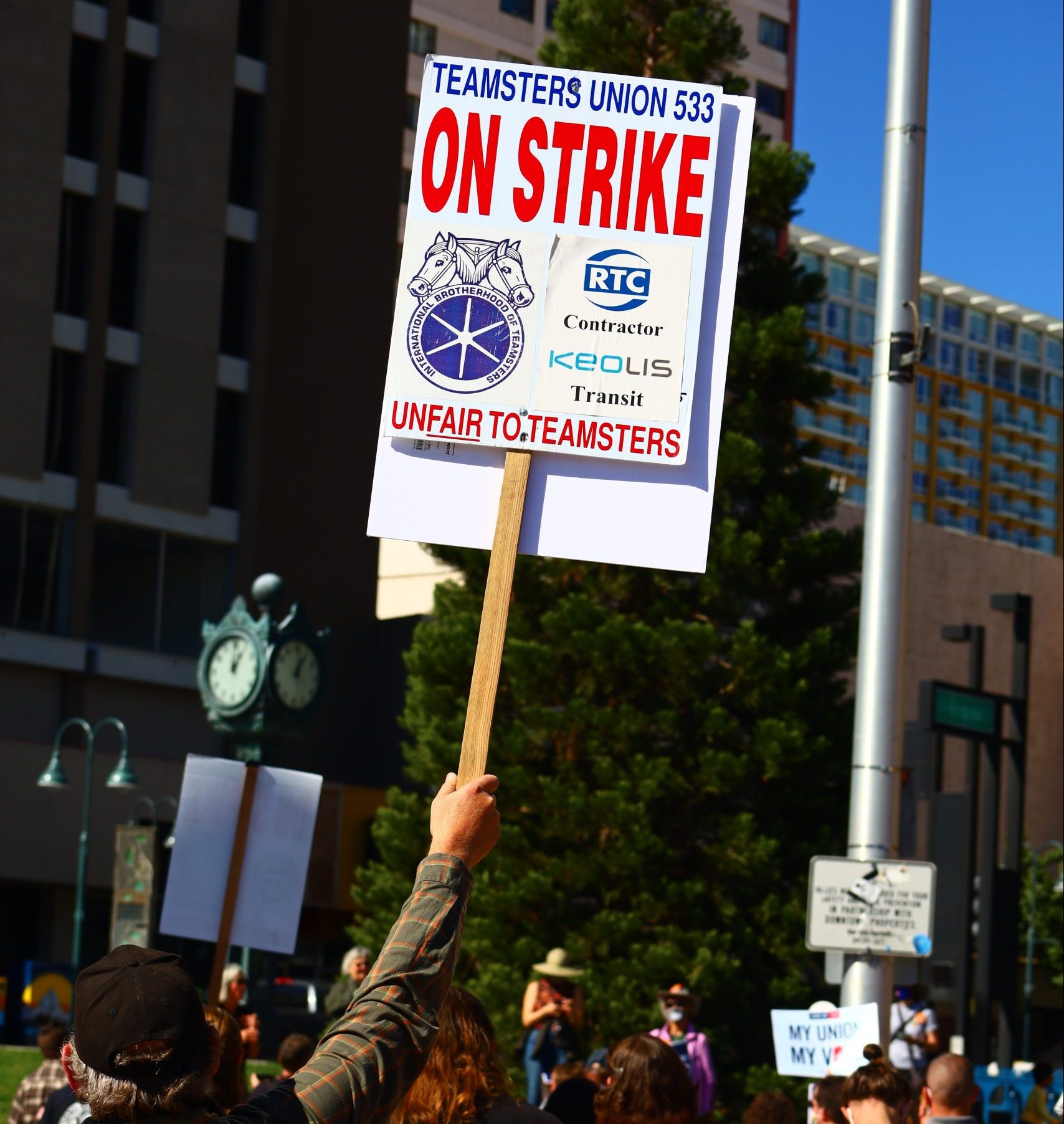 Bus Mechanics Avoid Strike In Orange County Mynewsla Com