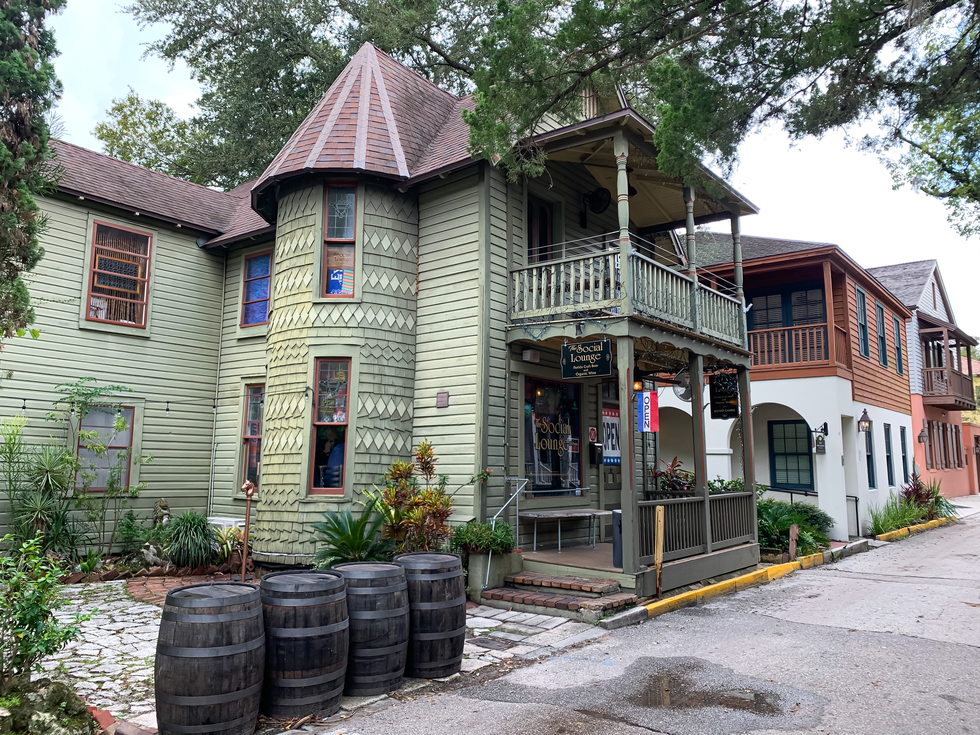 quaint bar with victorian-style in Saint Augustine Florida