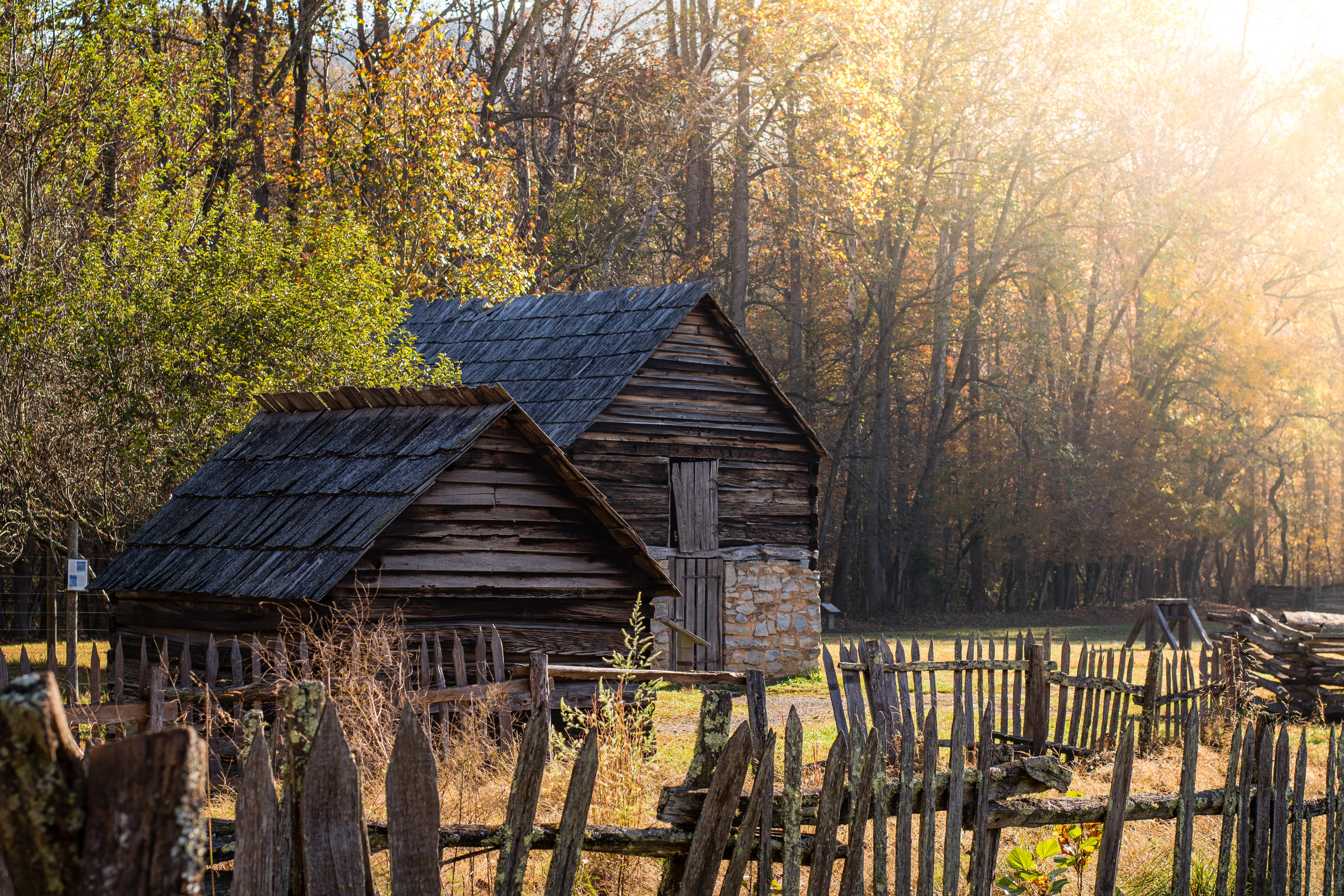 mountain farm museum at the oconaluftee visitor center
