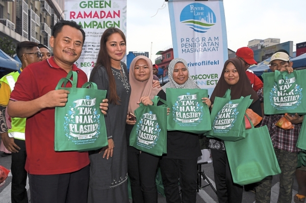 Maya Karin Tak Nak Plastik