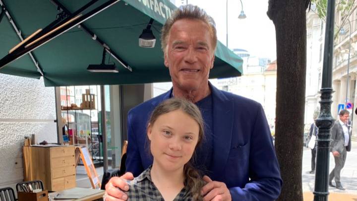 Greta Thunberg bergambar dengan Arnold Schwarzenegger