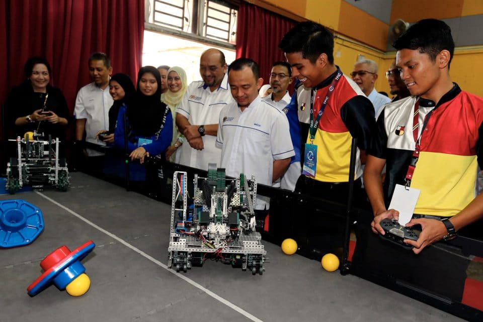 Dr Maszlee Robotik