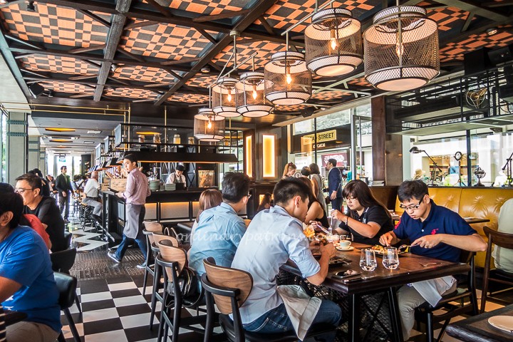 Bread Street Kitchen - Gordon Ramsay's Restaurant At Marina Bay Sands