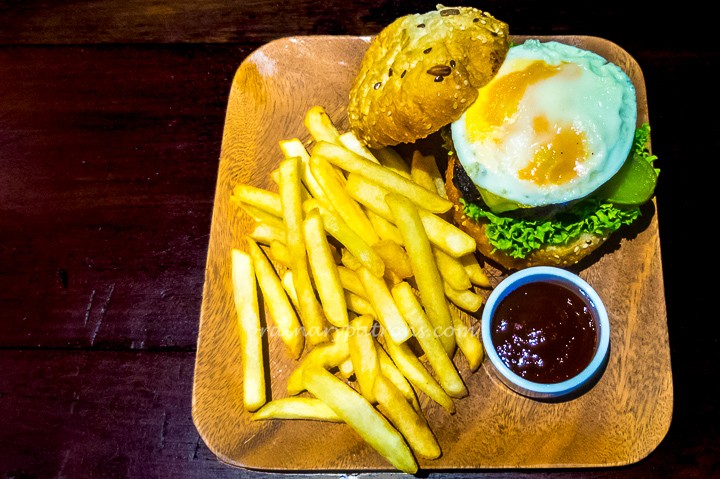 Kontiki Restaurant - Cheese Burger