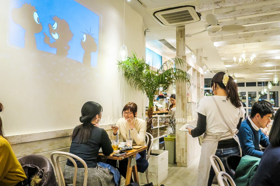 Eating in 88 Huit Huit Cafe Nagoya