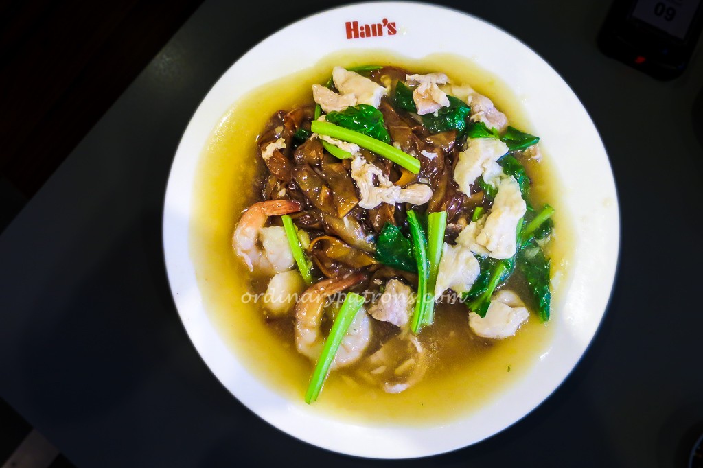 Han's cafe local food