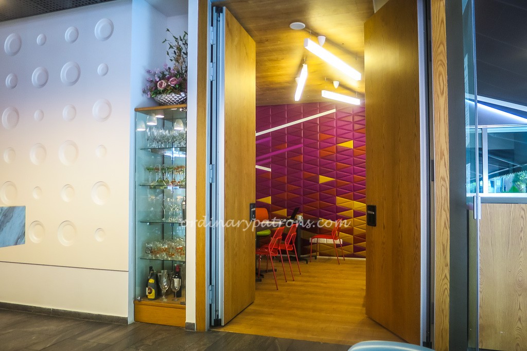 Chat & Chow Restaurant 
