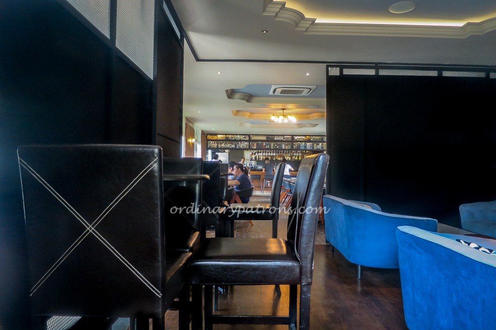 YOUNGS Bar & Restaurant